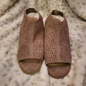 SO Sand Dollar peep toe heels